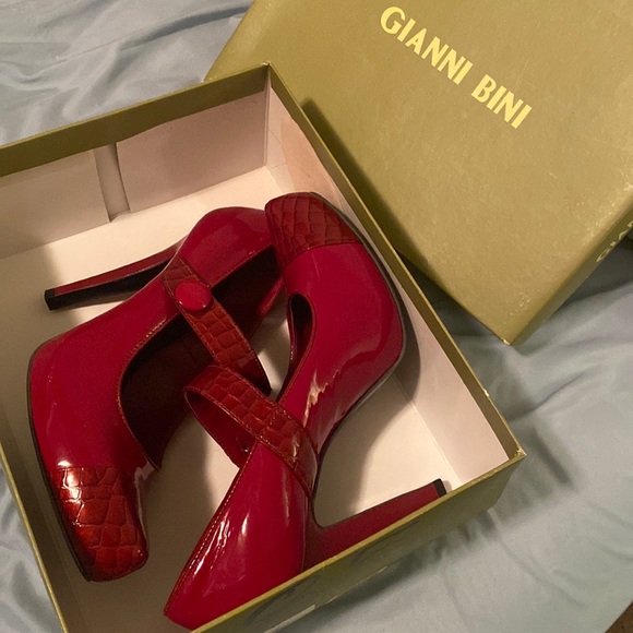 Gianni Bini Shoes - Red patent leather pump Gianni Bini